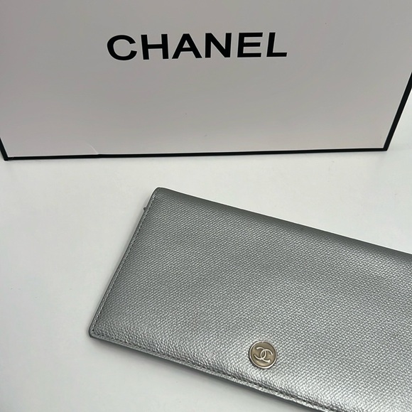 Chanel Silver Long Wallet Authentic 10572753 in Prestine condition - Picture 3 of 16